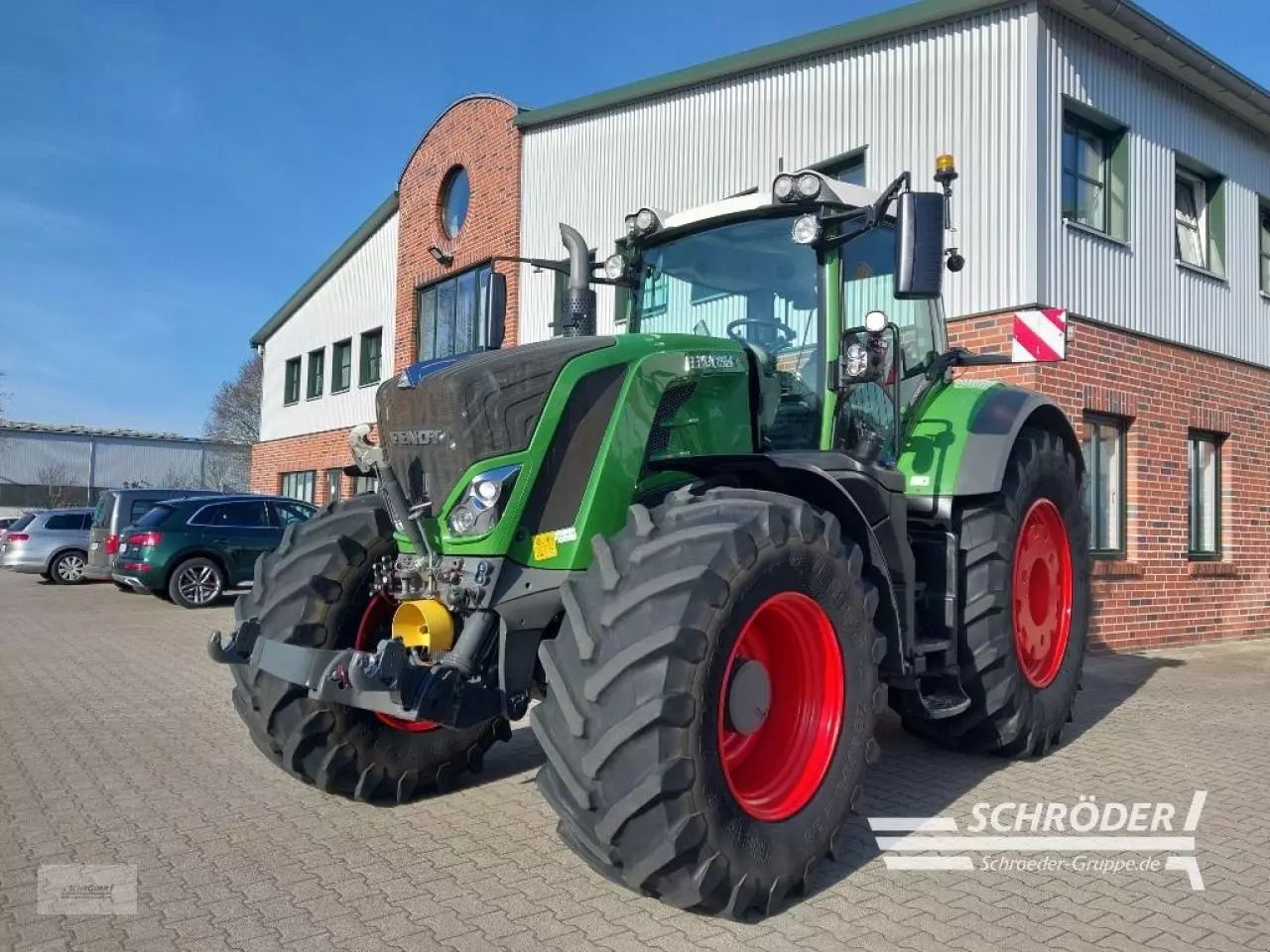 Fendt 824 Vario Profi Plus Tractor 102.500 EUR