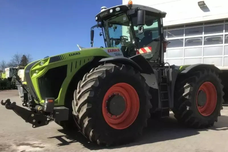 E-FARM: Claas Xerion 4200 TRAC VC - Traktor - id MNBM9HI - 289.000 € - Baujahr: 2022 - Abgelesene Motorstunden: 1.910,Deutschland