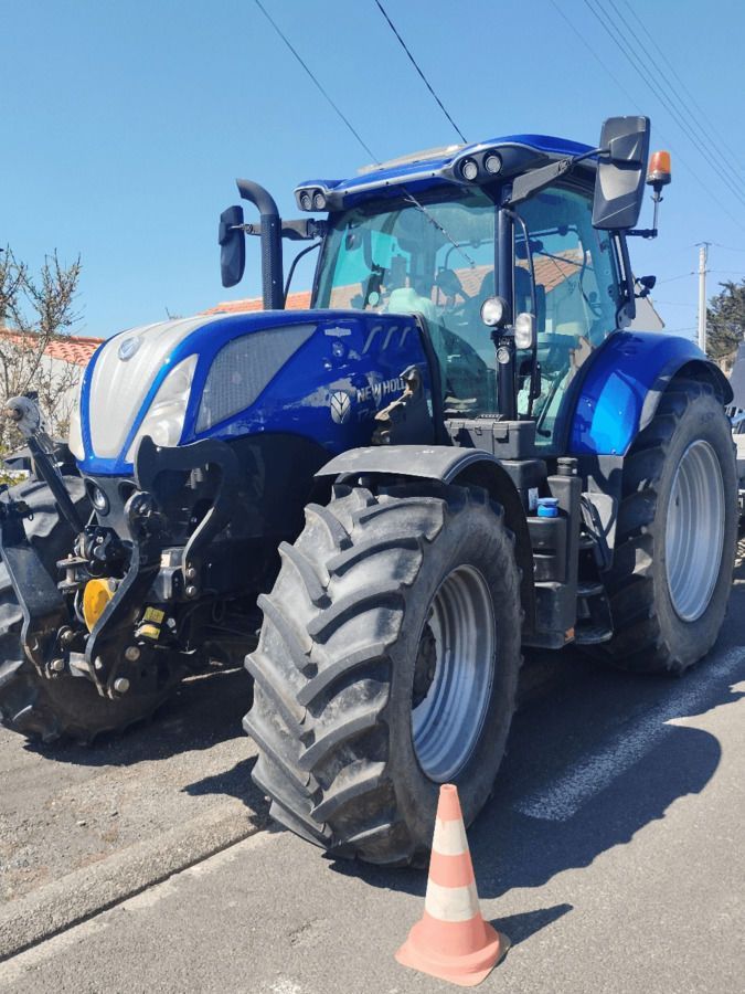 E-FARM: New Holland T7.210 - Traktor - id LGD186Q - Baujahr: 2021 - Abgelesene Motorstunden: 1.300,Motorleistung (PS): 181,Frankreich