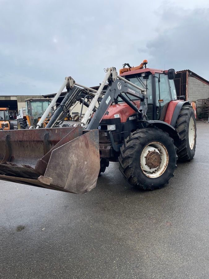 E-FARM: New Holland TM135 - Traktor - id IEYLBYH - 16.900 € - Produktionsår: 1999 - Motortimer: 9.764,Motoreffekt (HP): 135,Frankrig