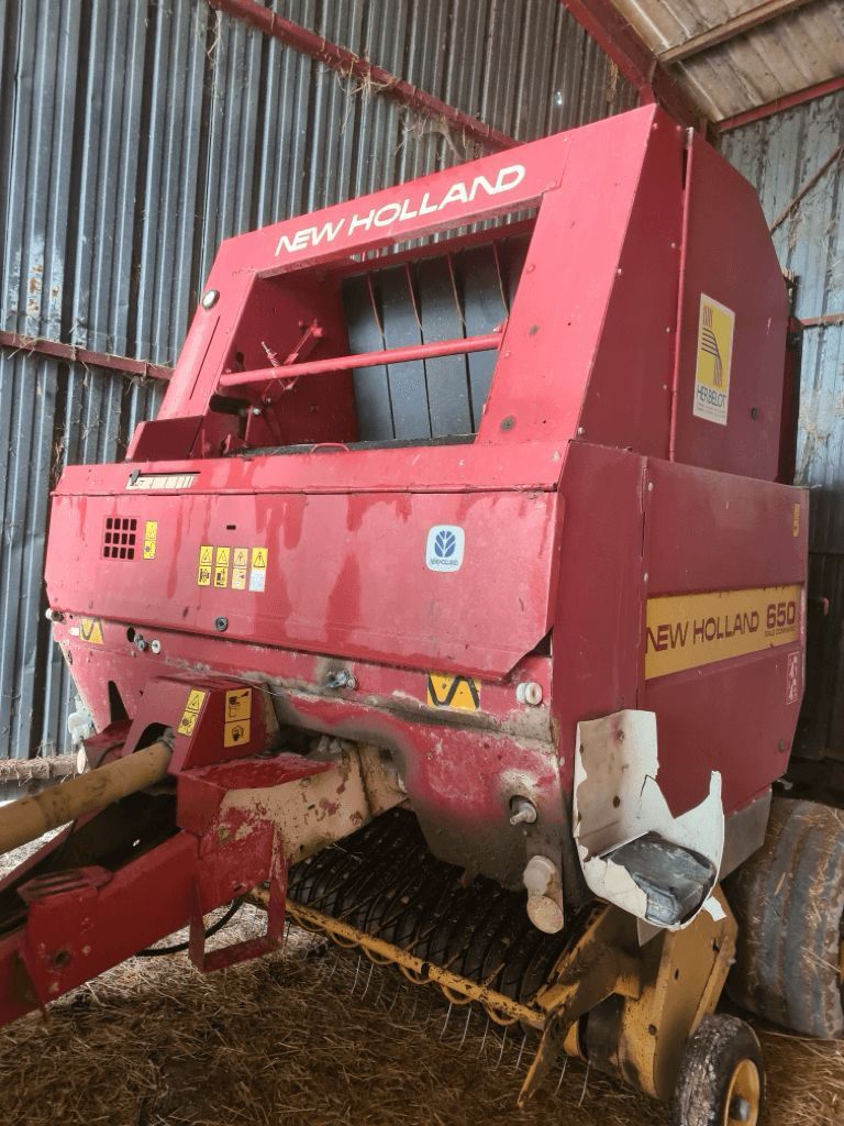 New Holland 650 Baler