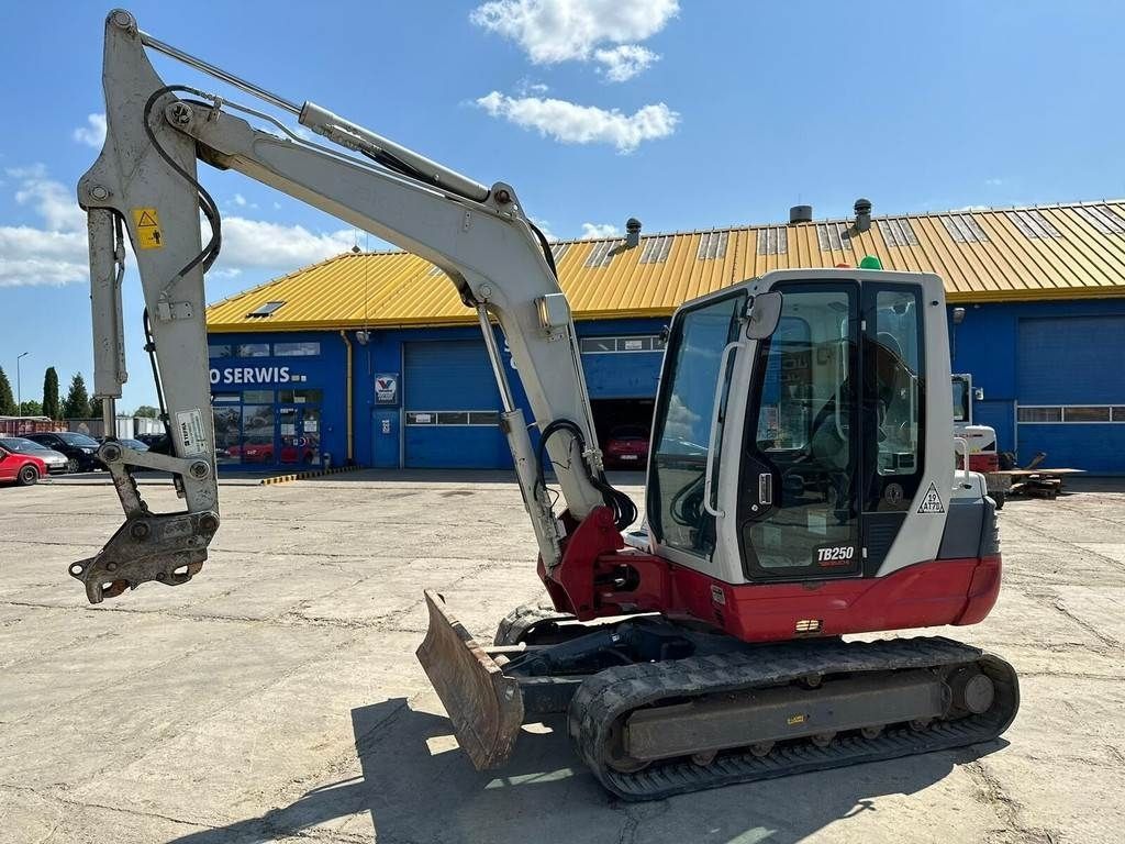 Takeuchi tb250 Mini-pelle 29 770 €