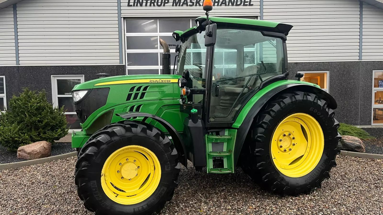 John Deere 6125 R Tractor €52,177