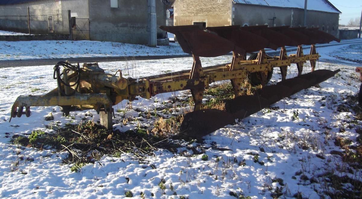 E-FARM: GREGOIRE BESSON monoroue - Charrue - id EEMMX1U - 5 750 € - Année: 1988 - France