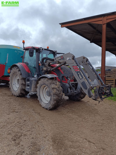 E-FARM: Valtra T174e - Tractor - id FJ4BHPJ - €85,000 - Year of construction: 2021 - Engine hours: 2,400,Engine power (HP): 165,France