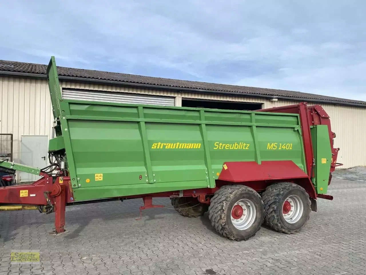 E-FARM: Strautmann MS 1401 - Manure and compost spreader - id YQSRNUQ - €44,000 - Year of construction: 2021 - Germany