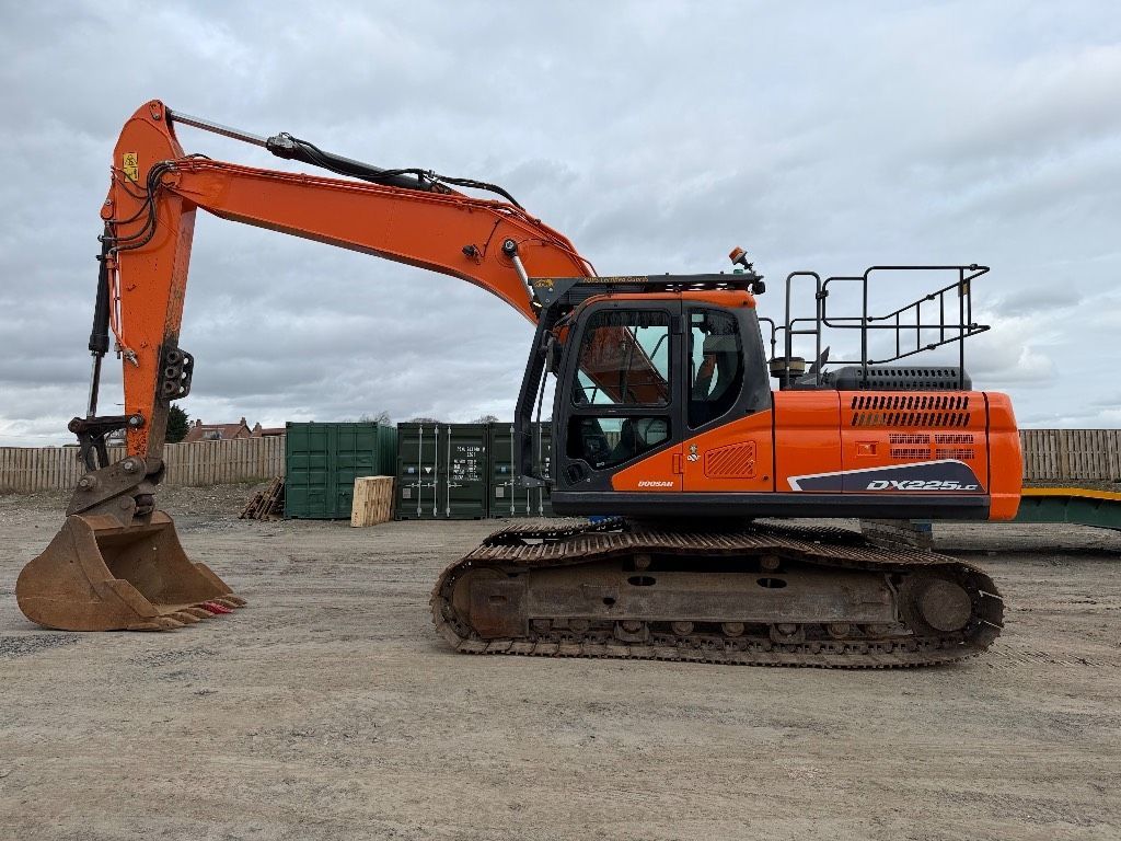 Doosan dx 225 lc Koparka gąsienicowa 51 891 €