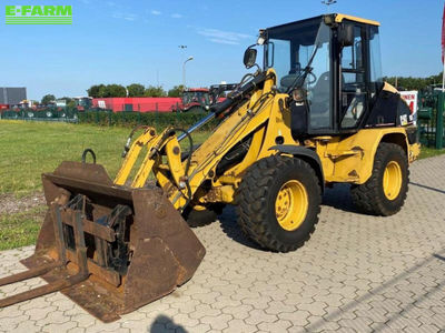 E-FARM: cat 908 radlader mit anbaugeräten - Wheel loader - id NE7F5TY - €19,000 - Year of construction: 2006 - Engine hours: 9,050,Engine power (HP): 82,Germany