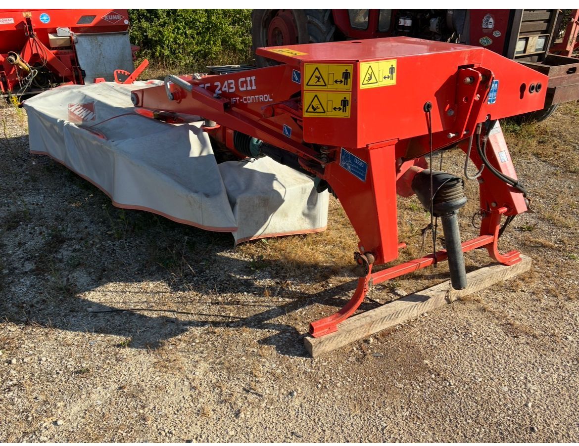 E-FARM: Kuhn fc 243 gii - Faucheuse - id 6QI95JN - 5 500 € - Année: 2011 - France