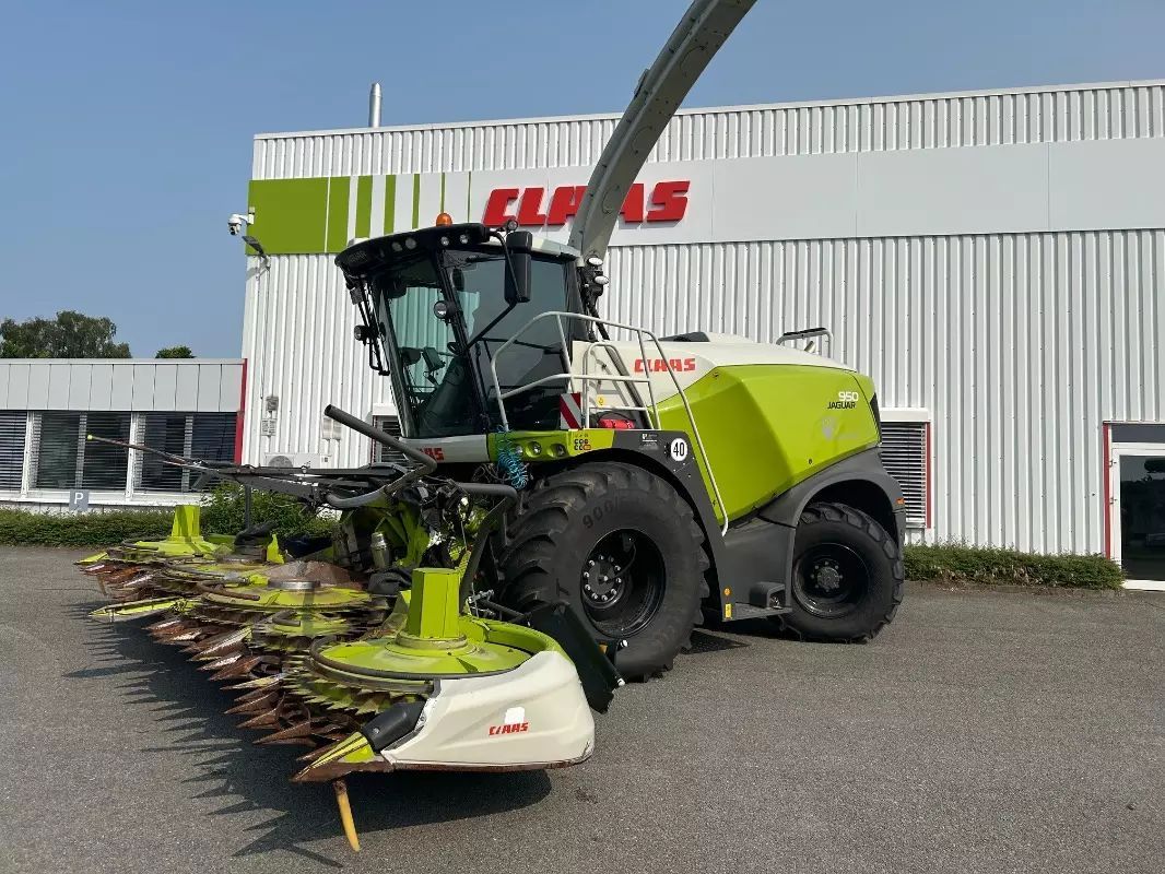 E-FARM: Claas Jaguar 950 - Ensileuse automotrice - id RDFNQ22 - 285 000 € - Année: 2021 - Lecture du nombre d'heure: 1 635,Puissance du moteur (chevaux): 585,Allemagne