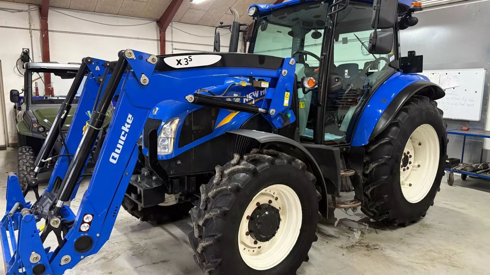 New Holland TD5.85 Traktor 47.545 €