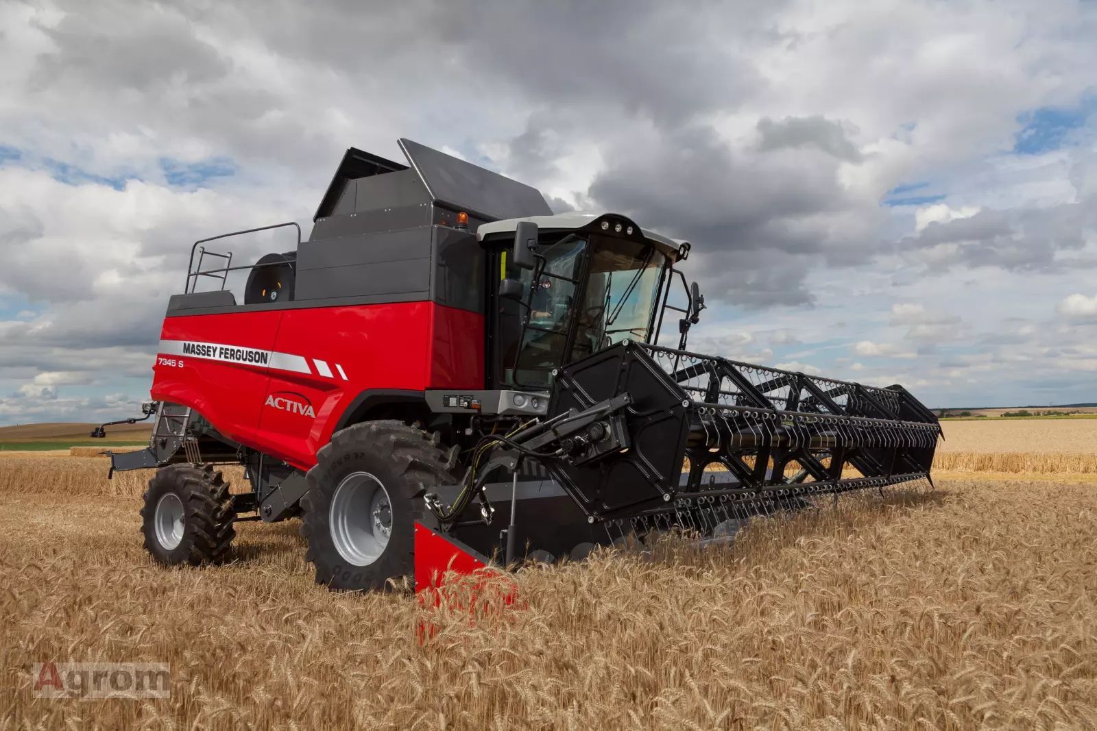 E-FARM: Massey Ferguson Activa 7345S-MCS - Combine harvester - id UV2KQNP - Year of construction: 2024 - Engine power (HP): 260,Germany