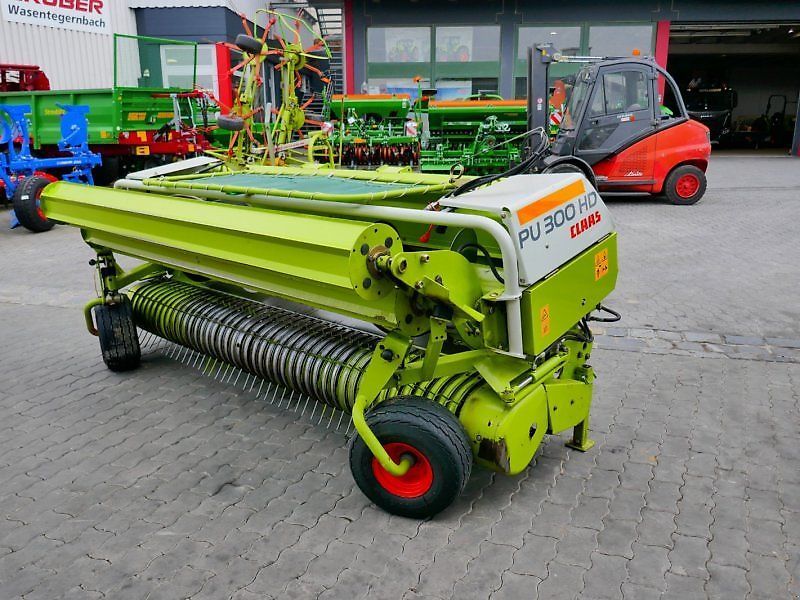 Claas Pick Up 300 Vágóasztal 6900 EUR