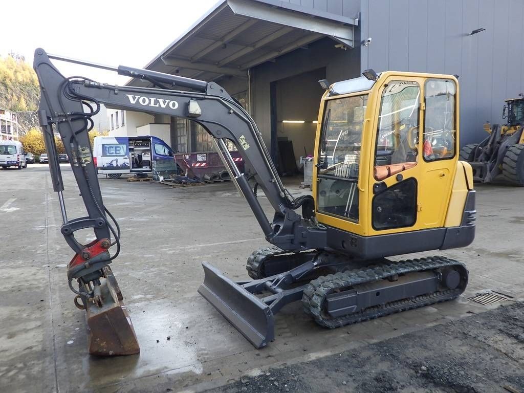 VOLVO ec 35 Mini excavadora  17.500 €