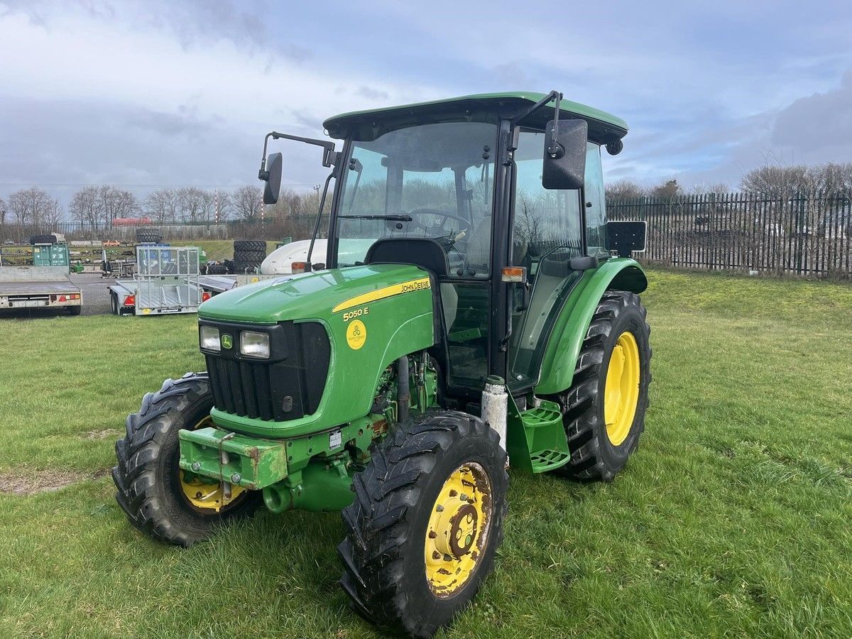 John Deere 5050 E Tracteur 16 135 €