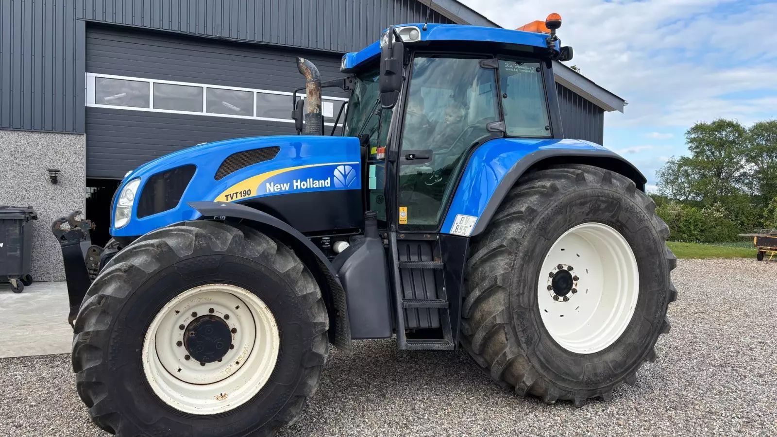 New Holland TVT 190 Traktor 24 755 €