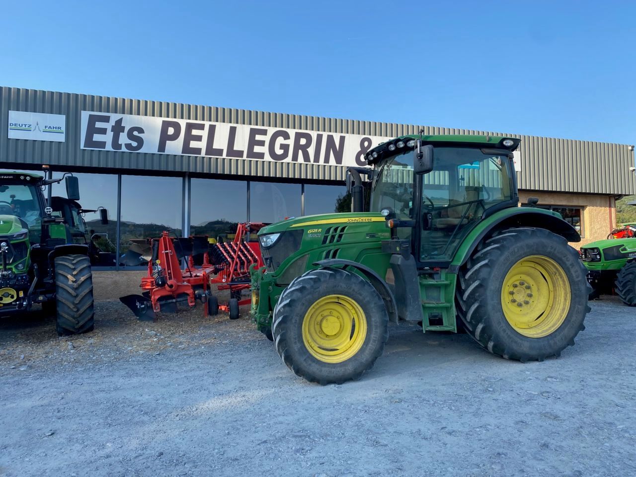 E-FARM: John Deere 6125 R - Traktor - id PR3LDQG - 54.000 € - Baujahr: 2015 - Abgelesene Motorstunden: 5.020,Motorleistung (PS): 125,Frankreich