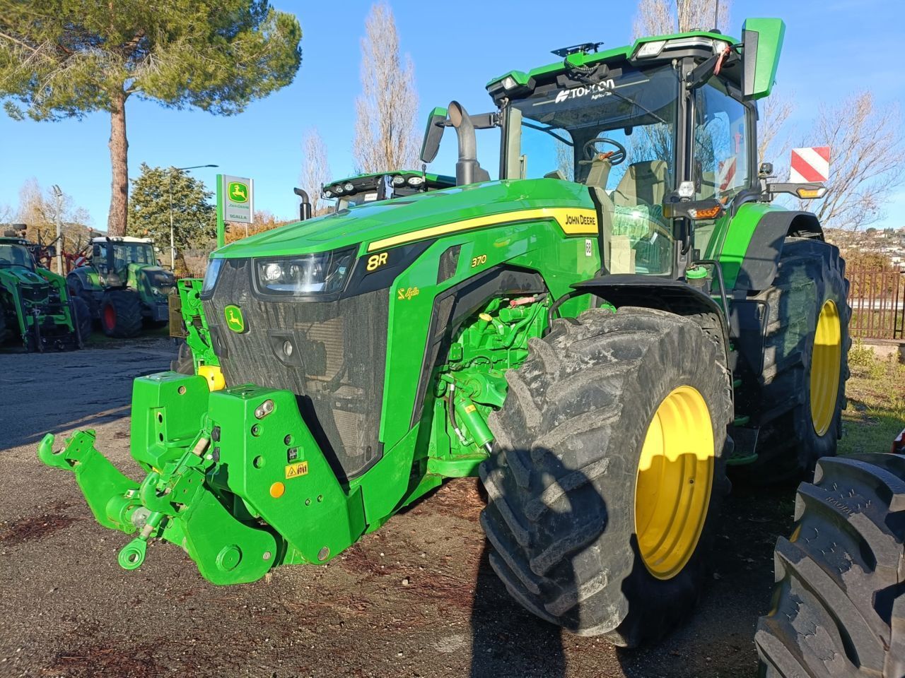 E-FARM: John Deere 8R 370 - Tractor - id JDIYDXZ - €240,000 - Year of construction: 2021 - Engine hours: 1,850,Engine power (HP): 405,Italy