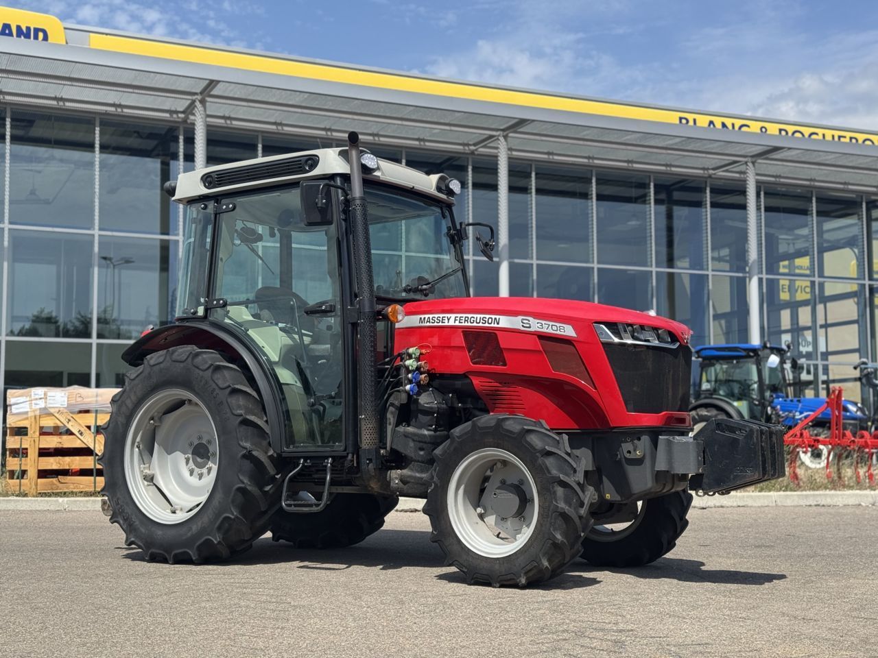 E-FARM: Massey Ferguson 3708AL - Tracteur - id NCLWUFK - 39 000 € - Année: 2018 - Lecture du nombre d'heure: 1 872,Puissance du moteur (chevaux): 85,France