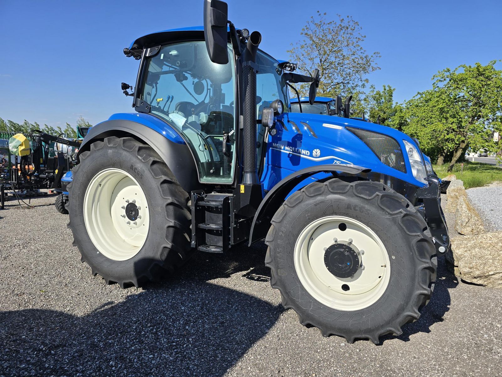 E-FARM: New Holland T5.140 - Tractor - id N9W9DAX - 83.250 € - Año: 2024 - Horas: 25,Potencia del motor: 140,Austria