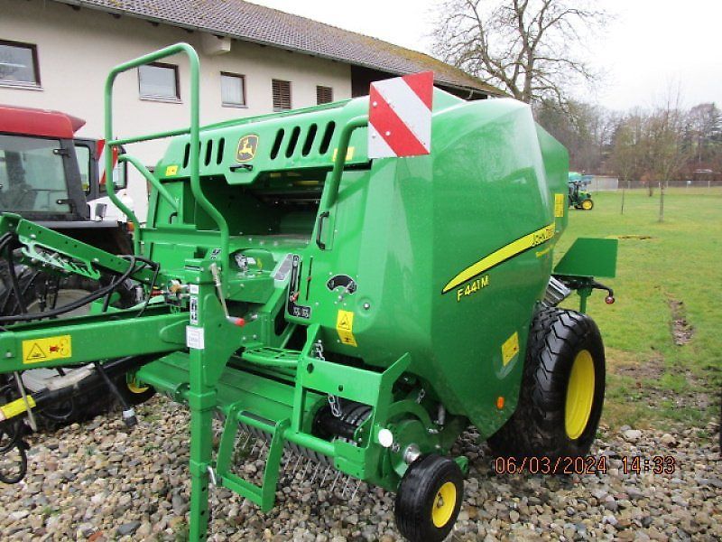 E-FARM: John Deere F441M - Presse à balles - id VCAMYRJ - 43 000 € - Année: 2023 - Allemagne