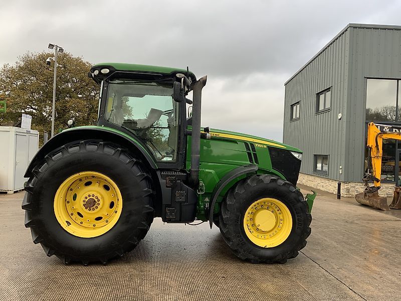 John Deere 7250R Tractor €57,421