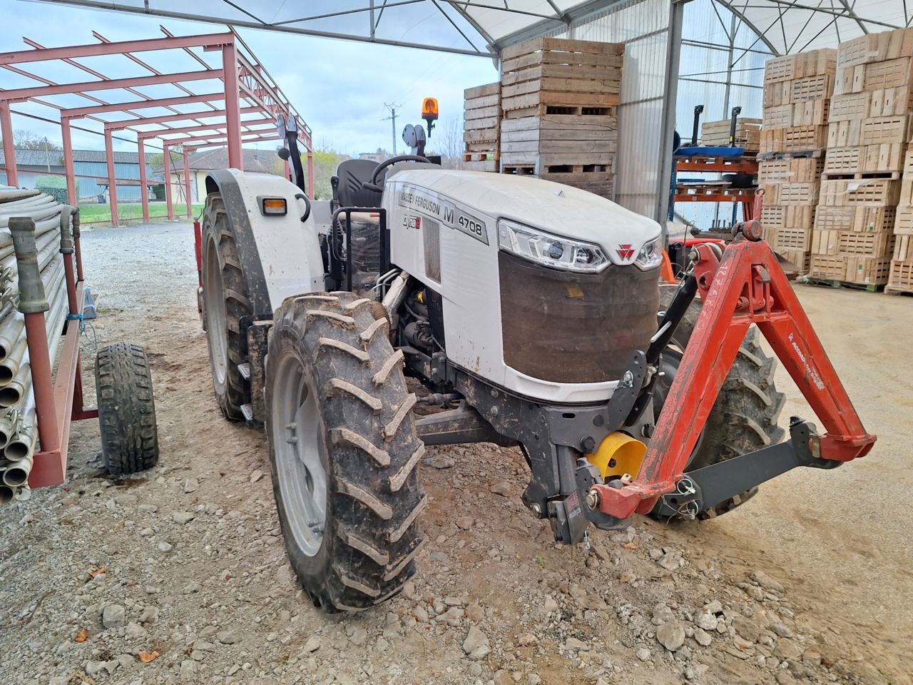 E-FARM: Massey Ferguson 4708 - Tracteur - id FN4KBPI - 43 000 € - Année: 2024 - Lecture du nombre d'heure: 80,Puissance du moteur (chevaux): 80,France