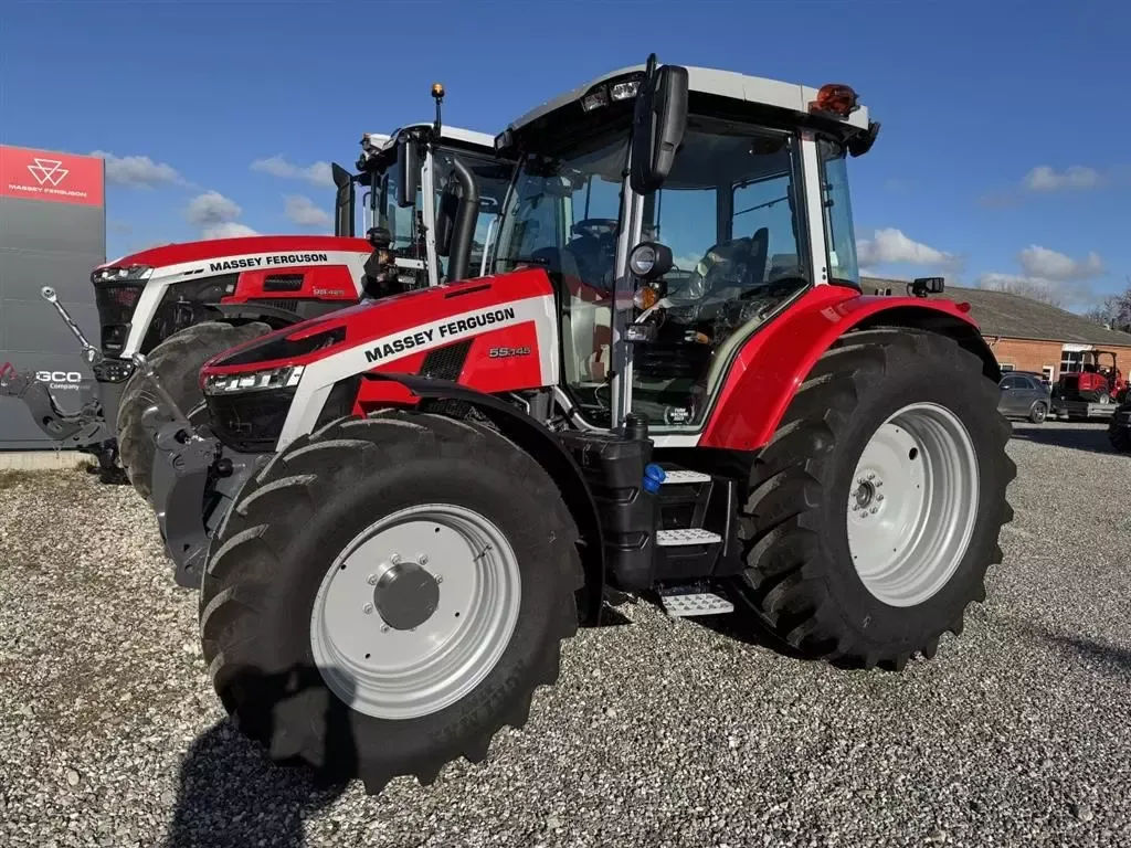E-FARM: Massey Ferguson 5S.145 Exclusive - Traktor - id MQHCTJH - Gyártási év: 2025 - Üzemóra (motor): 1,Motor teljesítménye (LE): 145,Dánia