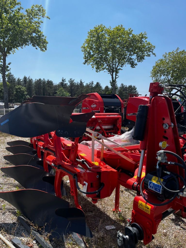 E-FARM: Kuhn varimaster 153 - Pług - id 83XNLN6 - 32 000 € - Rok produkcji: 2024 - Francja
