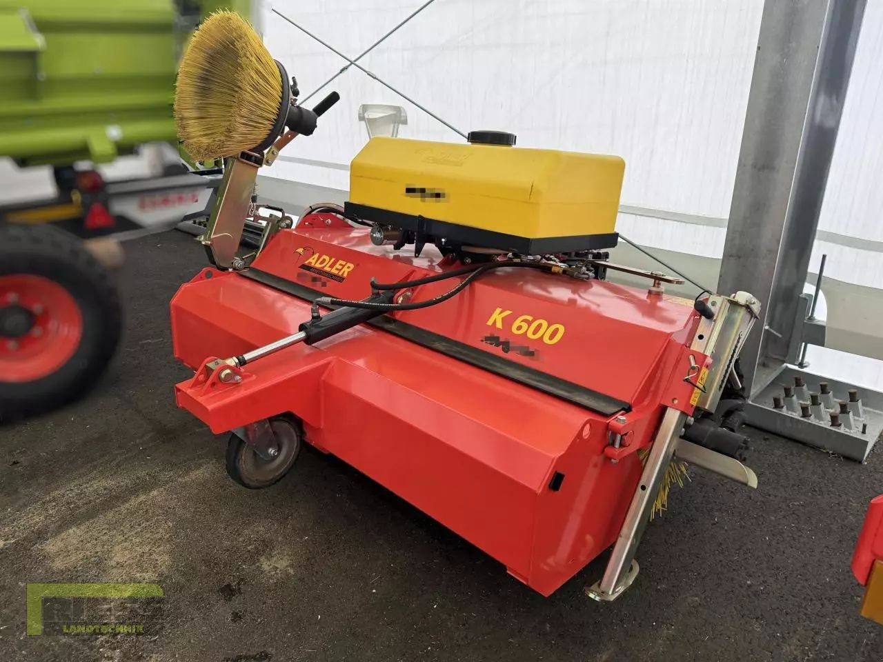 E-FARM: Adler adler 600/180 frontkehrmaschine - Equipamiento municipal - id 7H5ZIDL - 7800 € - Año: 2022 - Alemania