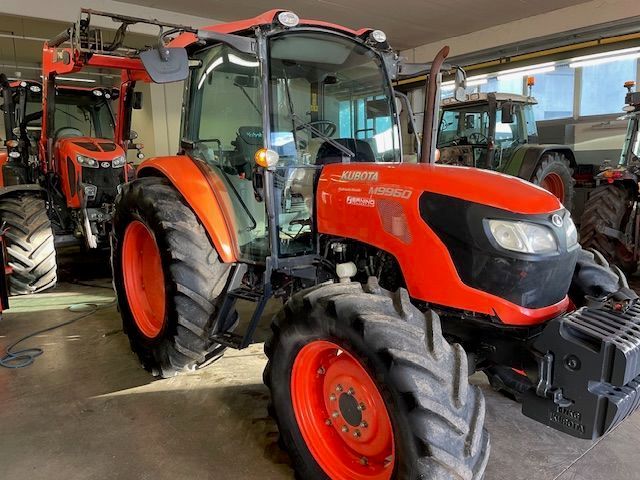 E-FARM: Kubota M 9960 - Tracteur - id 7ZYAH7A - 32 000 € - Année: 2014 - Lecture du nombre d'heure: 2 960,Puissance du moteur (chevaux): 112,Italie