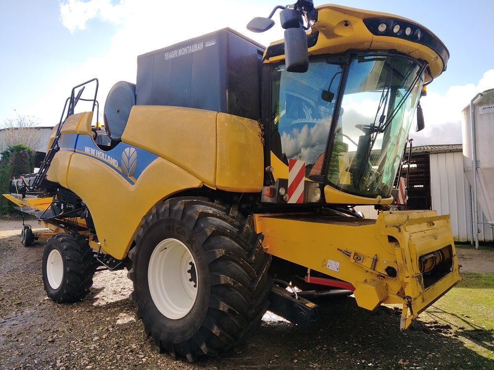 New Holland CX 6.90 Combine harvester €175,000