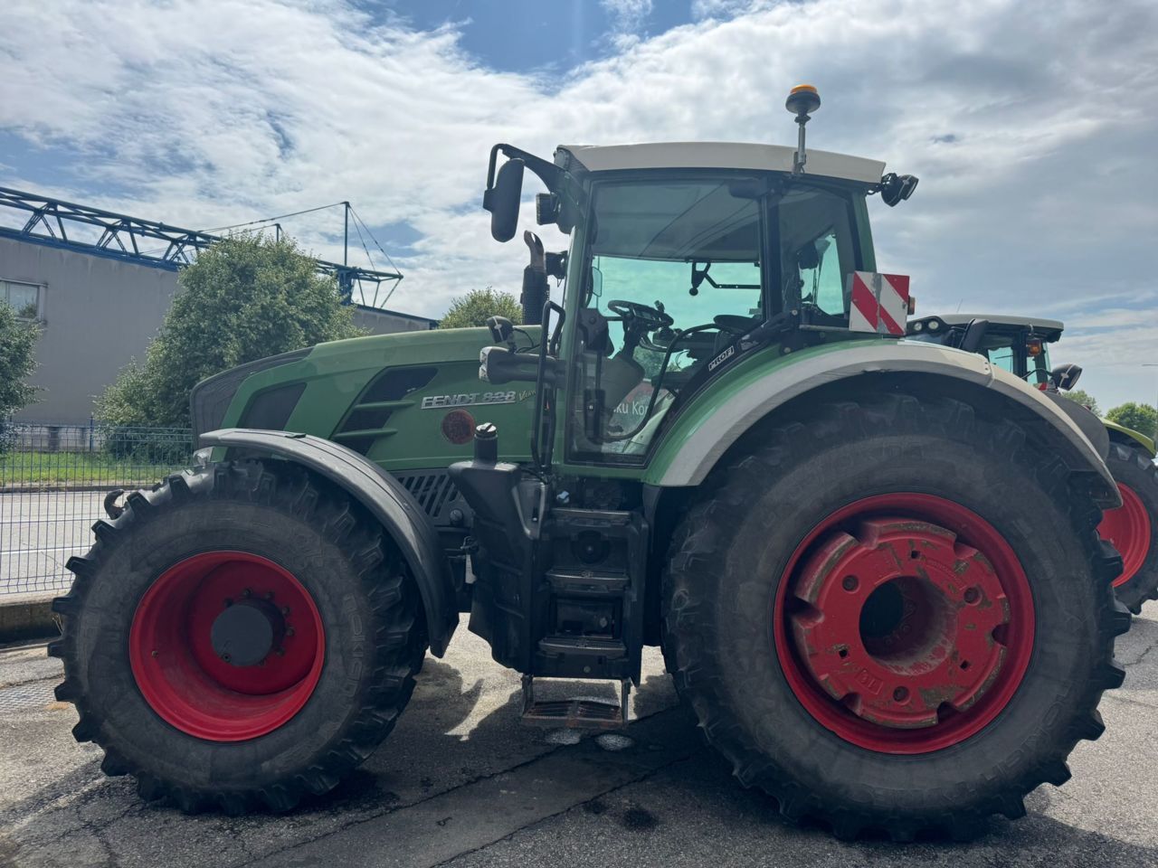 Fendt 828 Vario Profi Tractor €69,000