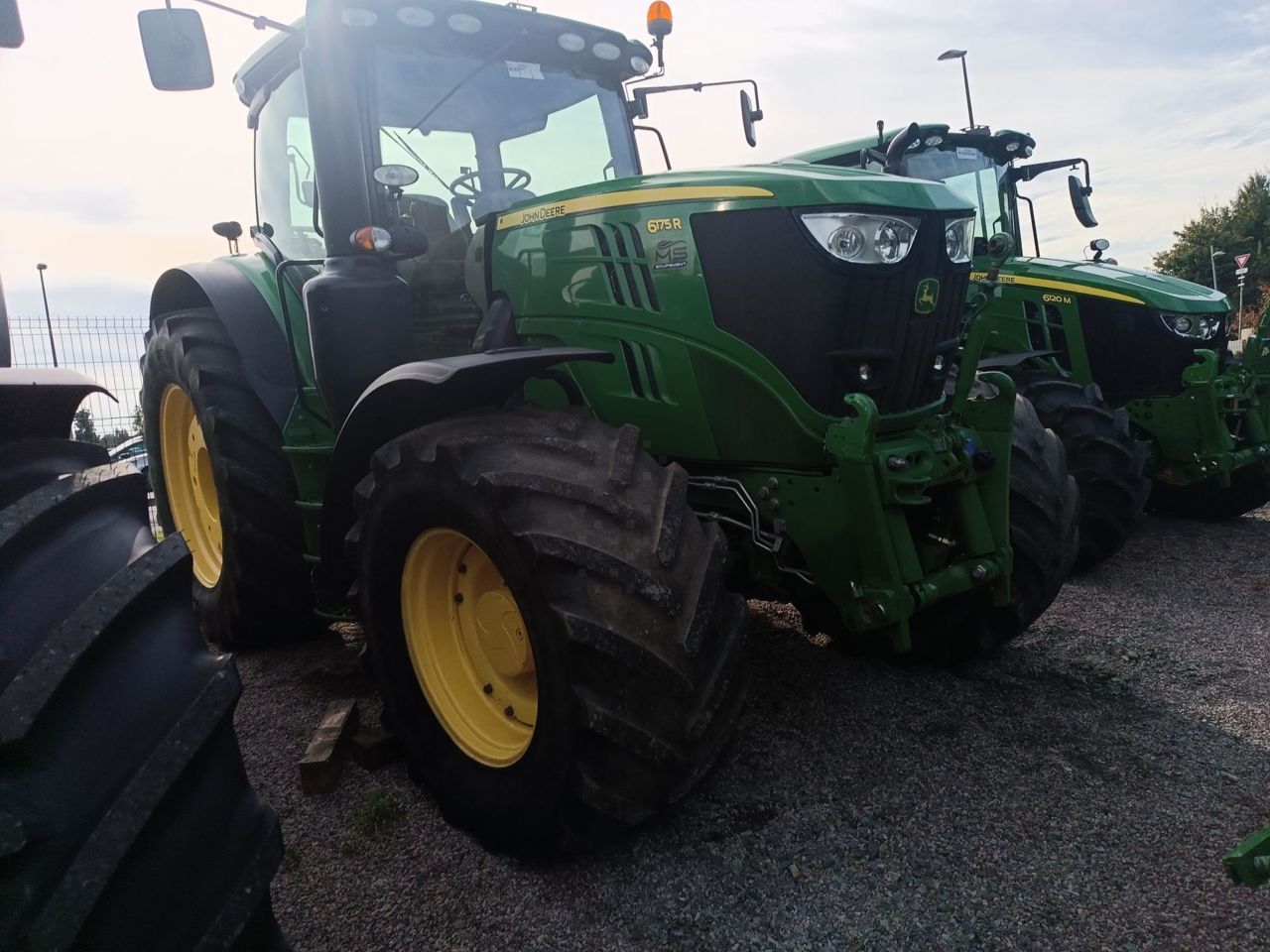E-FARM: John Deere 6175 R - Traktor - id IJKGNTK - 92.000 € - Produktionsår: 2015 - Motortimer: 4.800,Motoreffekt (HP): 175,Frankrig