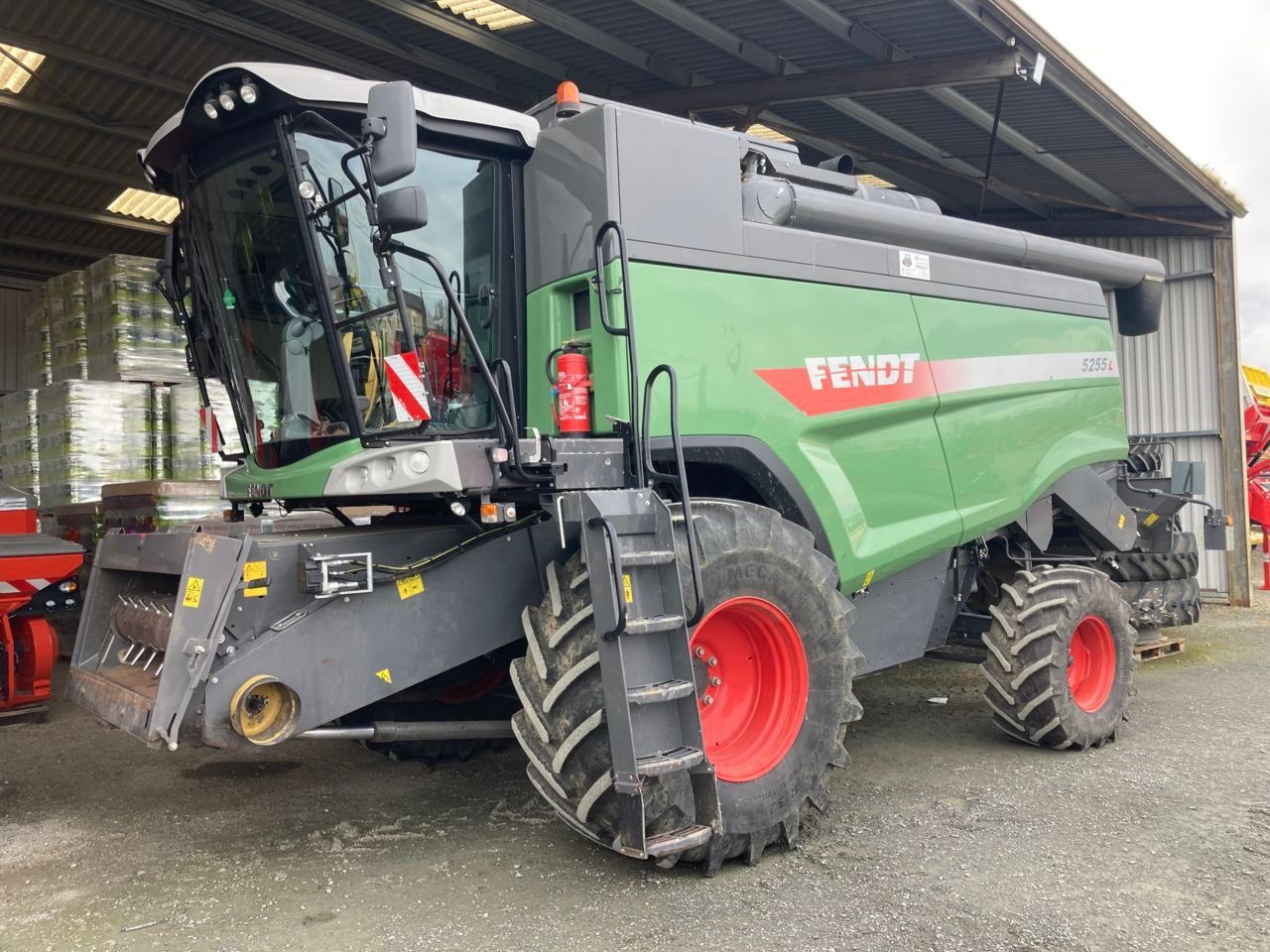 E-FARM: Fendt 5255 L-MCS - Kombajn zbożowy - id HMQNJ4H - 105 000 € - Rok produkcji: 2015 - Motogodziny: 1132,Francja