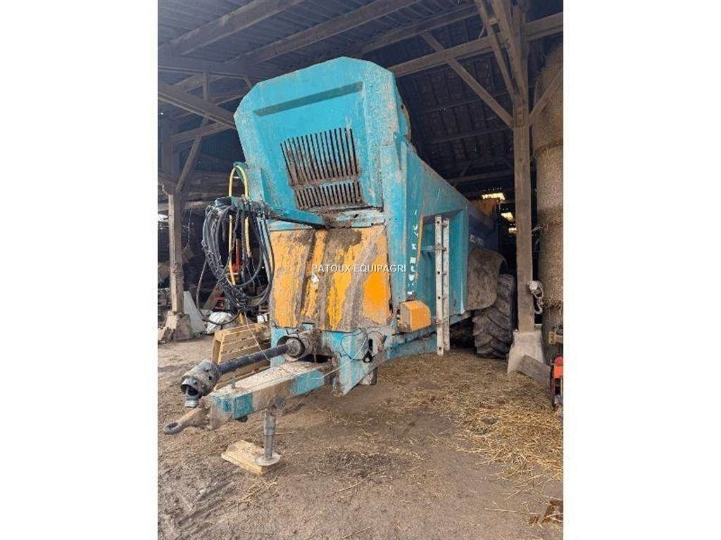 E-FARM: Rolland rollforce 5517 - Epandeur à lisier automoteur - id YFVNXQD - 18 000 € - Année: 2014 - France