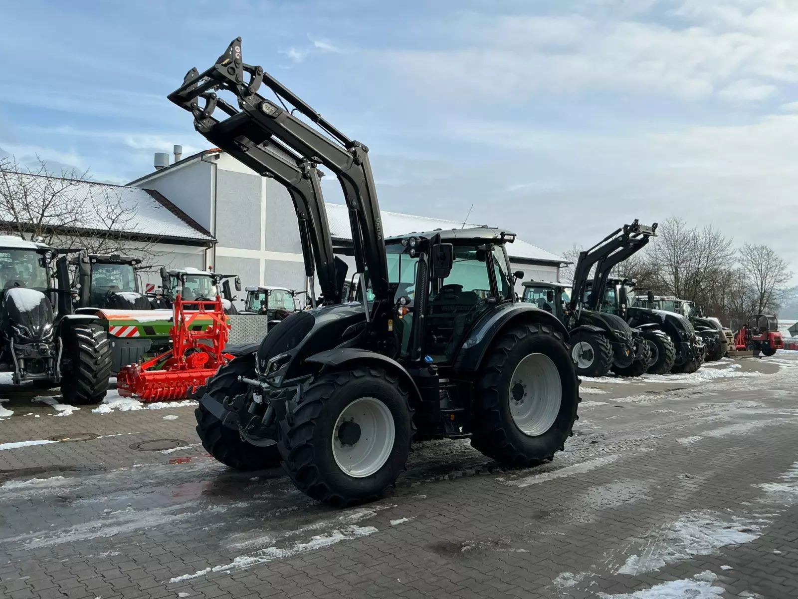 Valtra N175D Traktor 121 960 €