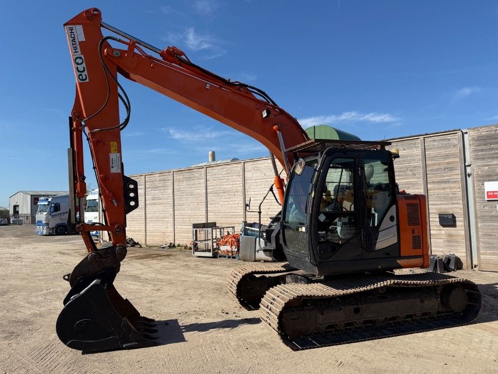 Hitachi zx 135 us-6 Гусеничный экскаватор 38 938 €