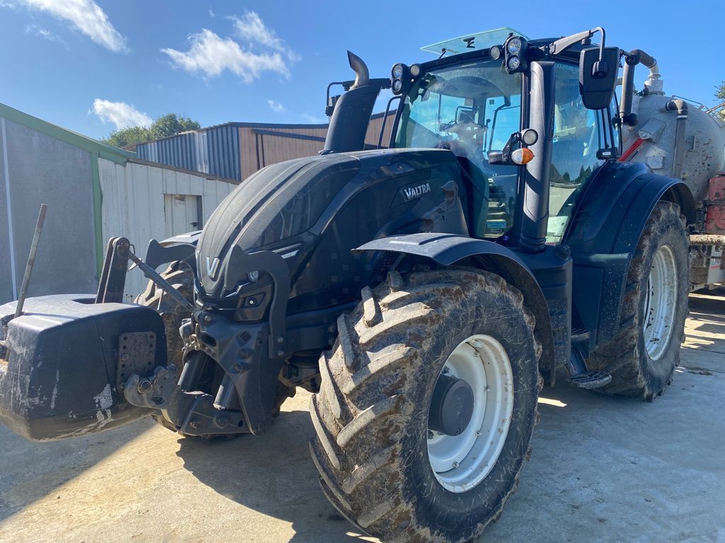 E-FARM: Valtra T144 - Tractor - id GT3JUV9 - €68,000 - Year of construction: 2018 - Engine hours: 3,700,Engine power (HP): 144,France