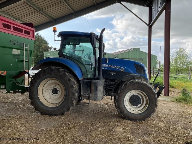 E-FARM: New Holland T7.200 - Trattore - id 1UKJ9DD - 49.000 € - Anno di costruzione: 2015 - Ore: 5.521,Potenza del motore: 155,Francia