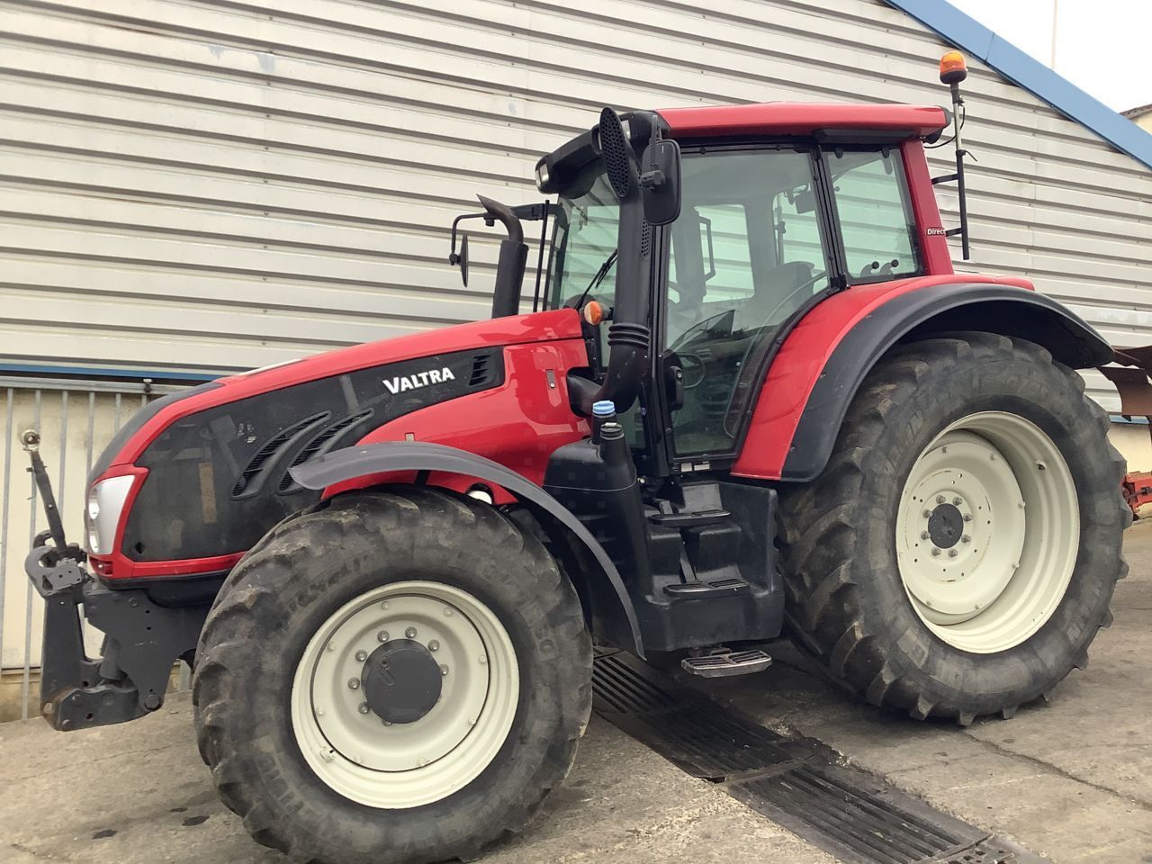 E-FARM: Valtra T203 - Tractor - id SDYUPZM - 61.000 € - Año: 2014 - Horas: 4970,Francia