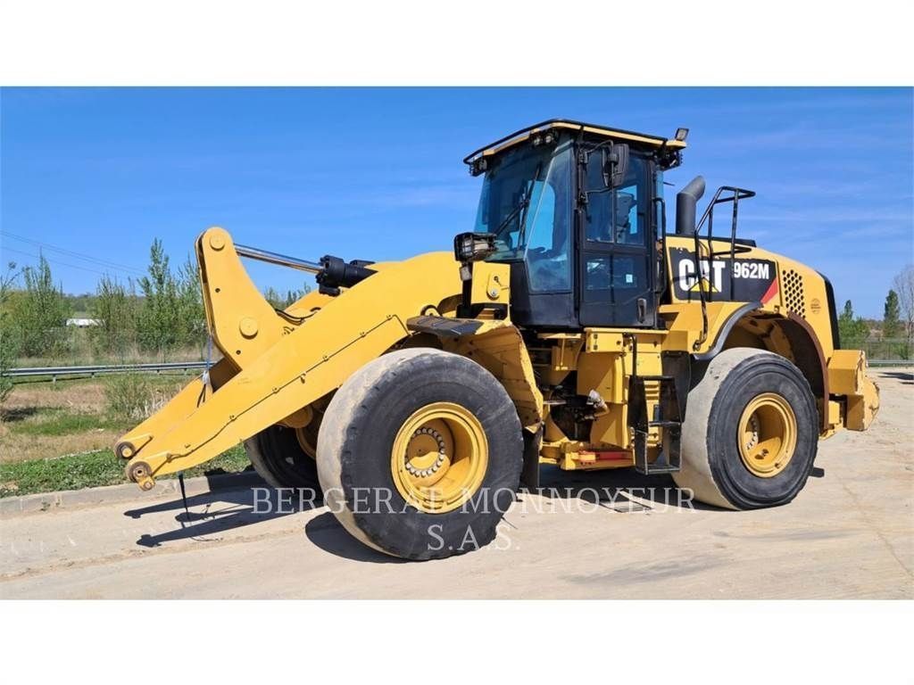 E-FARM: Caterpillar 962m - Chargeuse sur pneus - id BPGKYTN - 65 000 € - Année: 2015 - Lecture du nombre d'heure: 9 601,France
