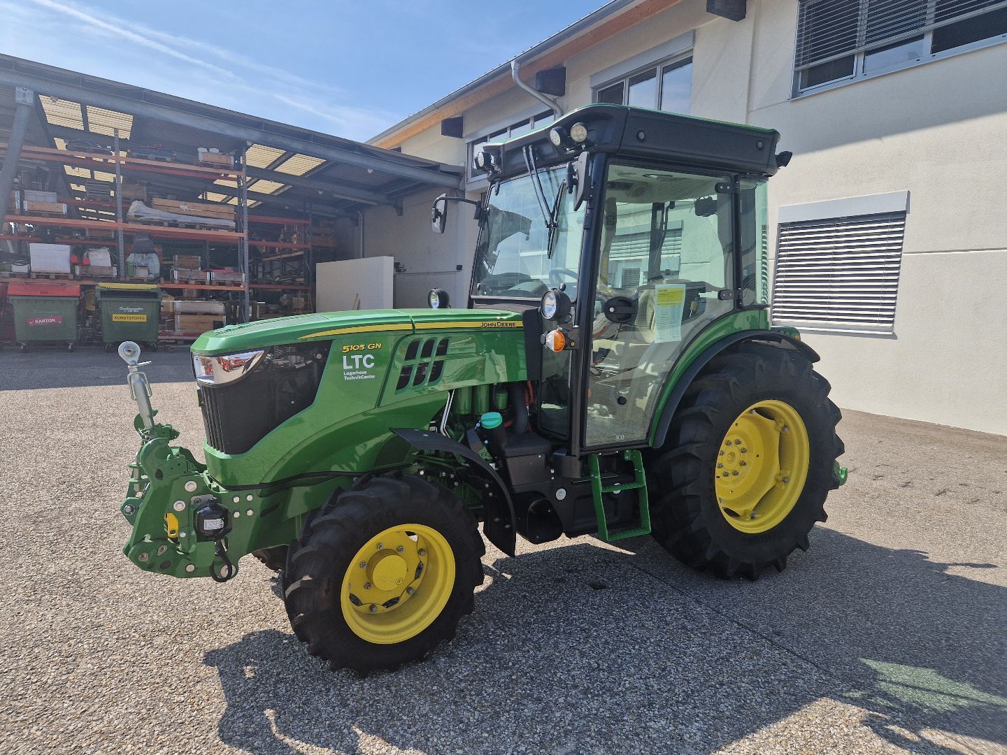 E-FARM: John Deere 5105 - Traktor - id 1QVI6IG - 84.333 € - Baujahr: 2023 - Abgelesene Motorstunden: 15,Motorleistung (PS): 105,Österreich