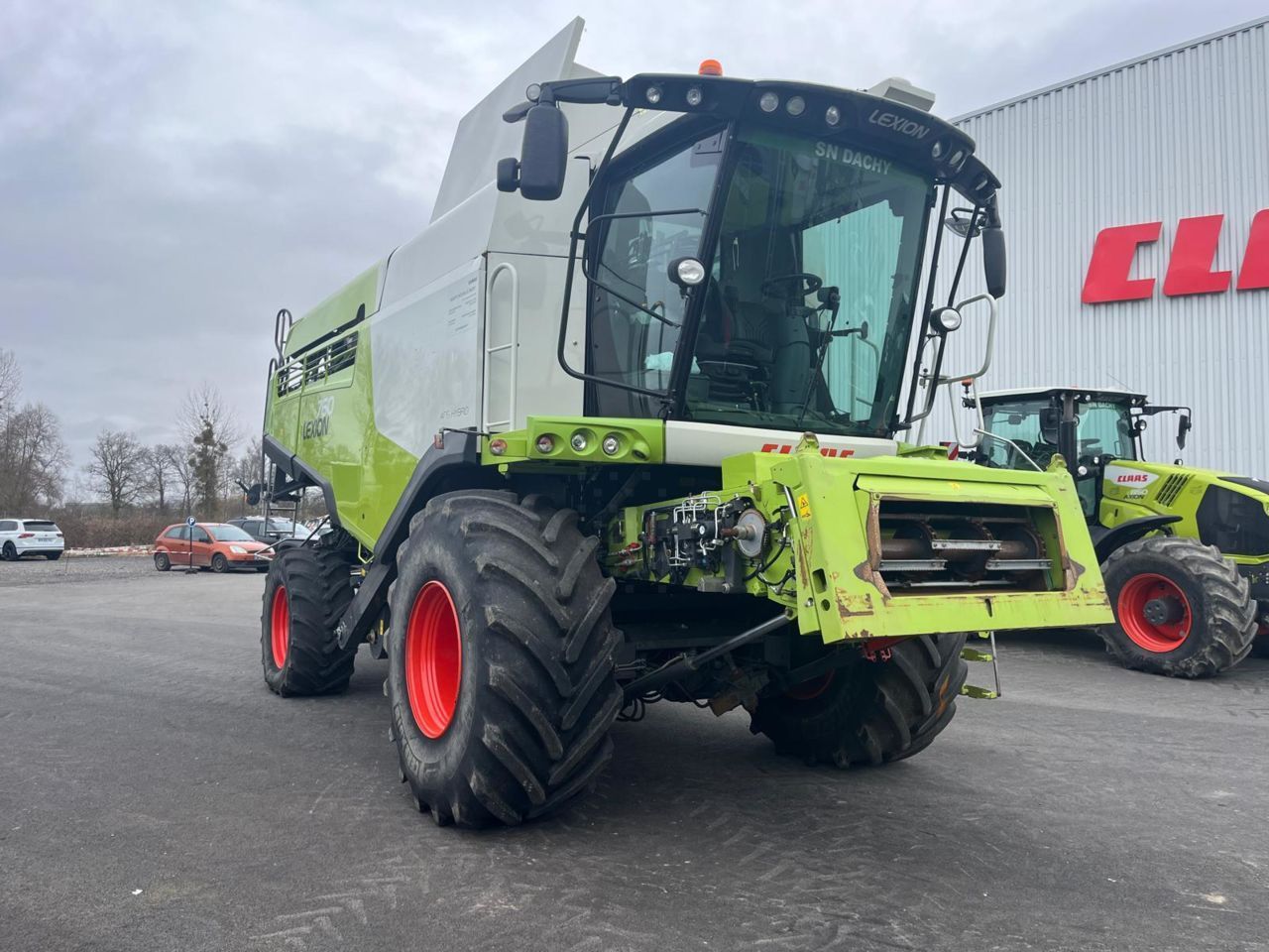 E-FARM: Claas Lexion 760 Montana - Mähdrescher - id INZBXXQ - 195.000 € - Baujahr: 2014 - Abgelesene Motorstunden: 1.640,Motorleistung (PS): 490,Frankreich