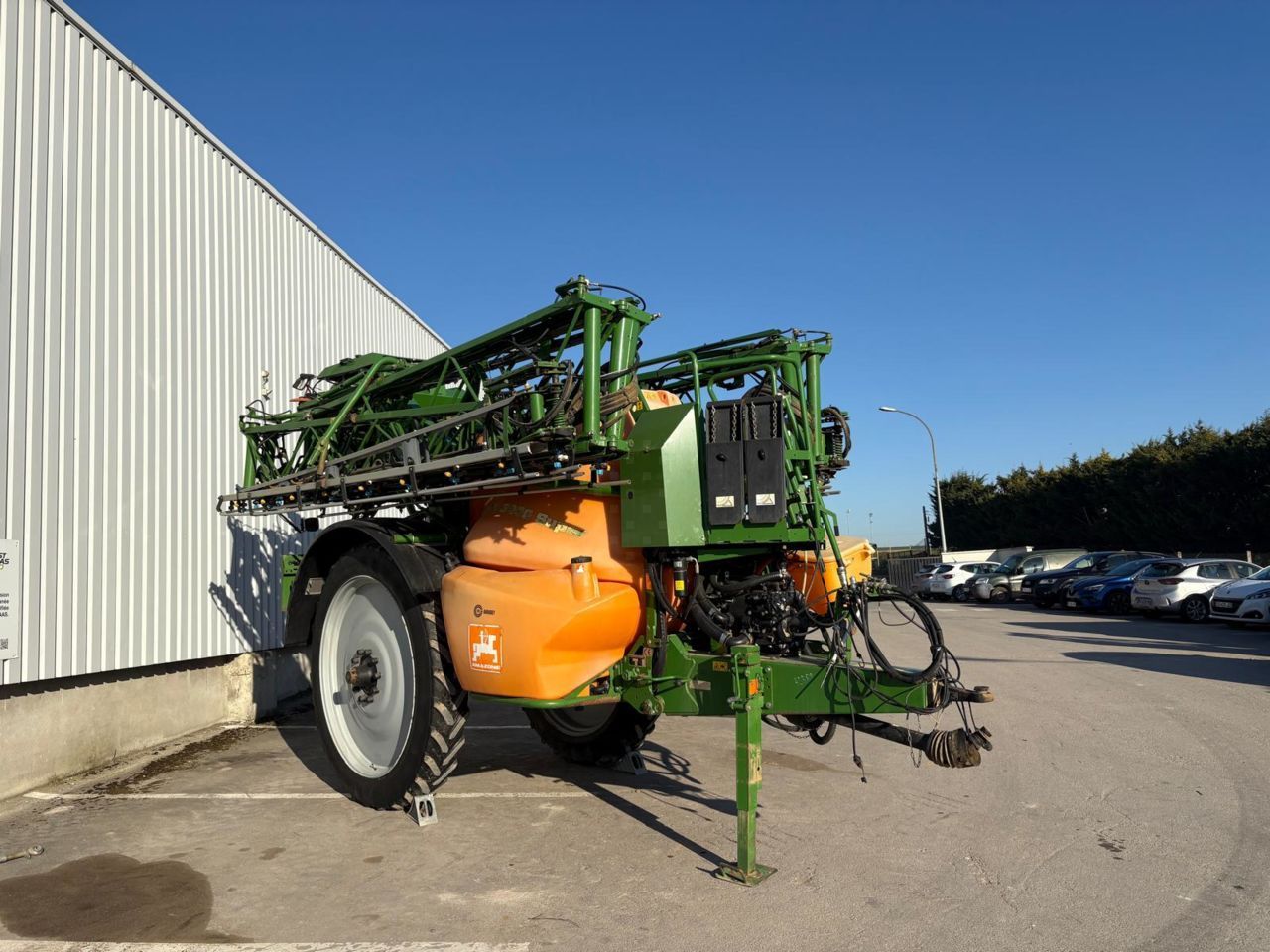 E-FARM: Amazone ux 3200 super - Sprayer - id ZJFVI3N - €34,900 - Year of construction: 2010 - France