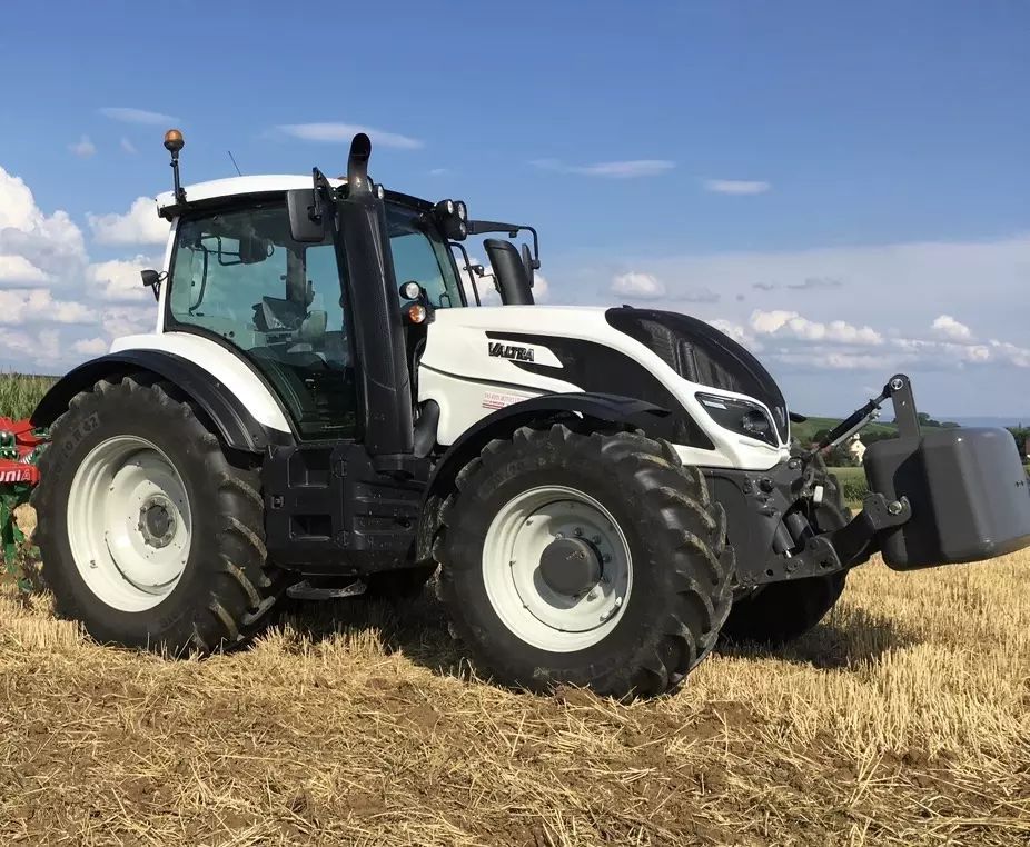 Valtra T 174 Traktor 75 000 €