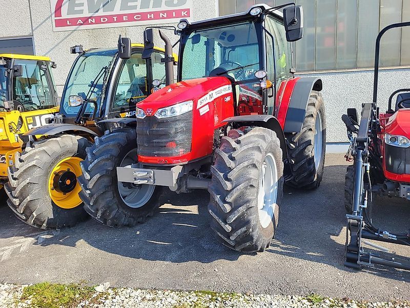 E-FARM: Massey Ferguson 5711M - Trattore - id IQNZUUU - Anno di costruzione: 2023 - Germania