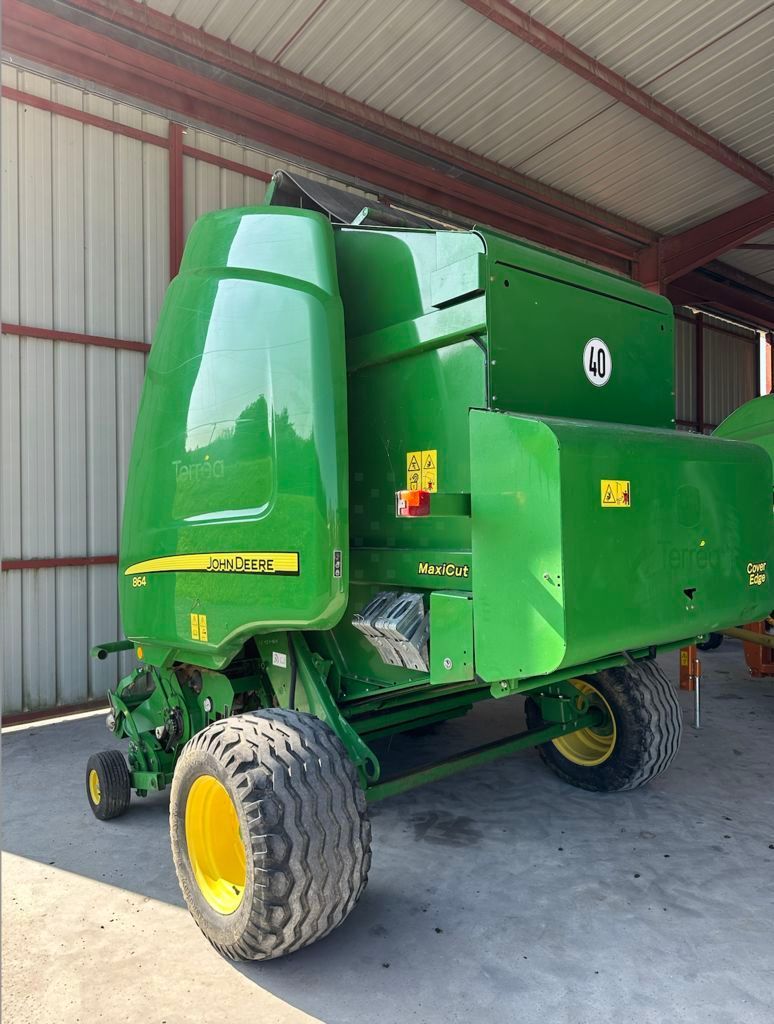 E-FARM: John Deere 864 - Ballenpresse - id HWVP7Y4 - 17.500 € - Baujahr: 2010 - Ballenanzahl: 22.000,Frankreich