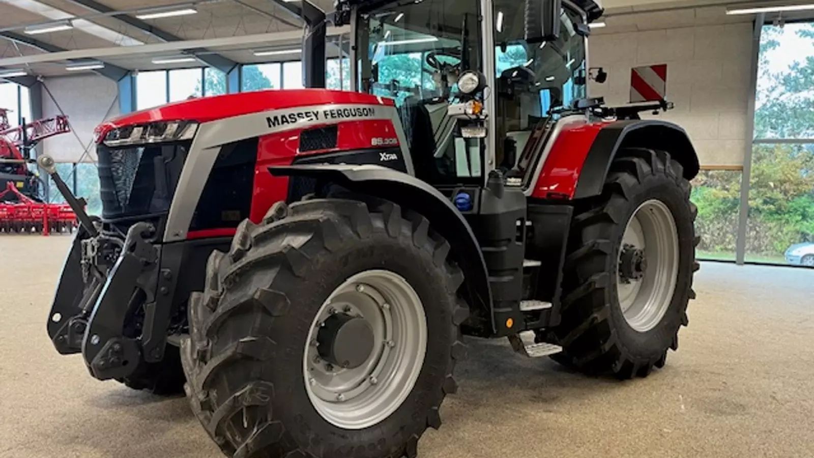 Massey Ferguson 8S.305 Traktor 213 897 €