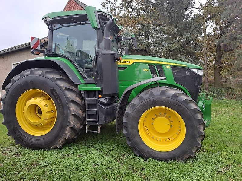 John Deere 7R 330 Tractor €285,000
